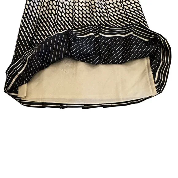Beautiful! Ann Taylor Black & Cream Abstract Print A-Line Skirt Size 4 - Picture 8 of 8